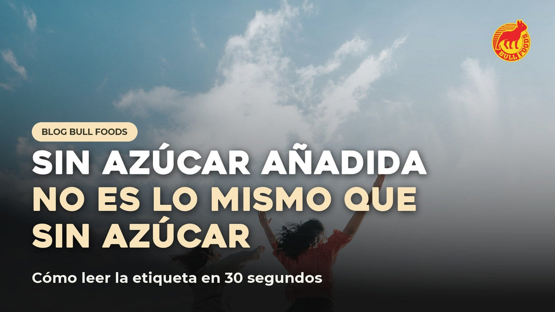 Dos personas saltando en una playa, portada del artículo de Bull Foods sobre azúcar añadida